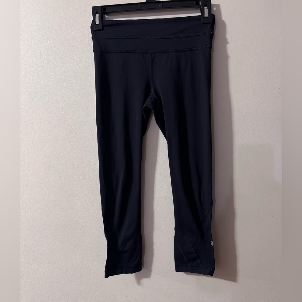 Lululemon crop leggings size 2 🖤